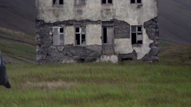 Сумашедшая бабка хочет сделать из меня шубу!! смотреть онлайн