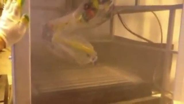 Нанесение состава на пресс-формы роботом FANUC смотреть онлайн