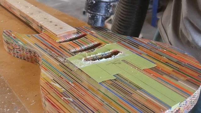 Building a Guitar Out of 2000 Colored Pencils смотреть онлайн