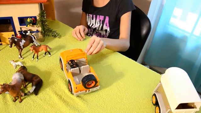 Джип с Прицепом-Коневозкой от Шляйх, игрушки Schleich, видео для детей, лошади, амуниция, конюшня смотреть онлайн