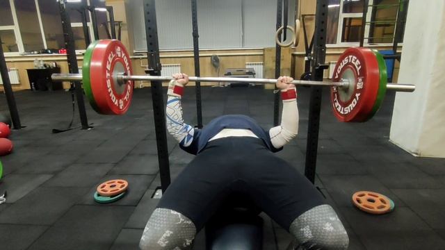 Д 2: Жим Спото средним хватом, 90 кг, 5 подход.