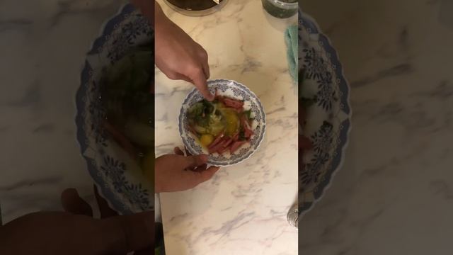 ??КАК ПРИГОТОВИТЬ ВКУСНЫЙ ОМЛЕТ? ОТВЕТ НАЙДЕТЕ В ЭТОМ ВИДЕО! (Рецепт в комментариях)? смотреть онлайн