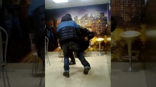 Вася "танцор DISCO" vs. Старшина ВДВ смотреть онлайн