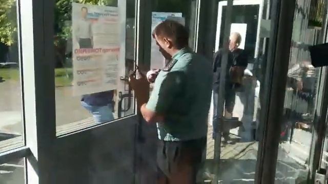 Судебные приставы приступили к опечатыванию помещений «Двореца зрелищ и спорта» смотреть онлайн