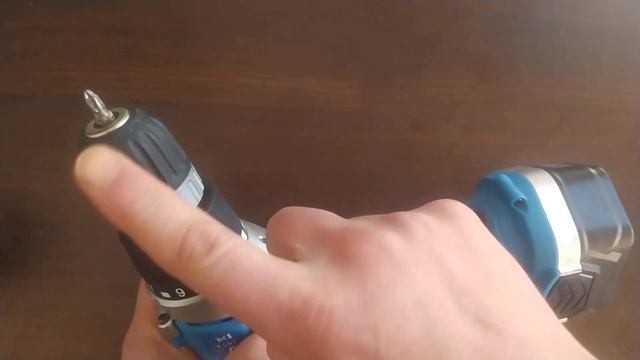 Как правильно вставить биту в шуруповёрт смотреть онлайн