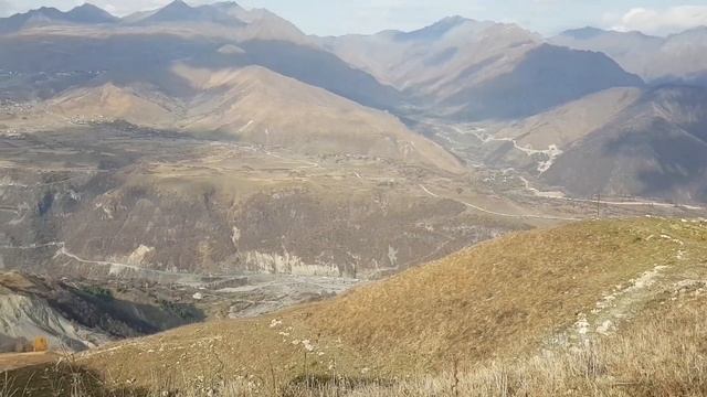 Строящийся тоннель под Крестовым перевалом в Грузии и бомбические виды на перевал. Монастырь Ломиси смотреть онлайн