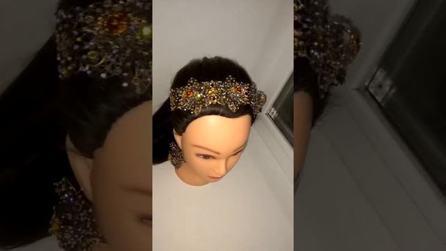 Тиара и серьги из страз смотреть онлайн