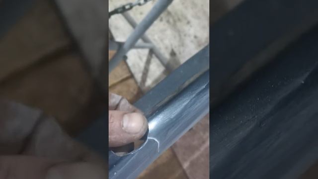 Треснутый бампер Рено.