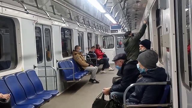 Незаконное размещение рекламы в метро Киева и пофигизм полиции смотреть онлайн