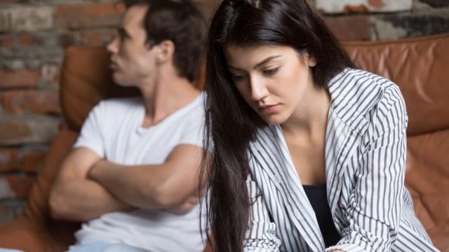 Знакомые отказались от доли в квартире, так родственники хотели их ещё на коммуналку развести смотреть онлайн