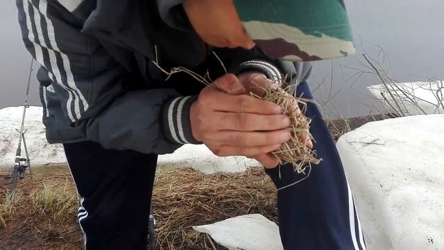 Разведение огня с помощью кремния и напильника смотреть онлайн