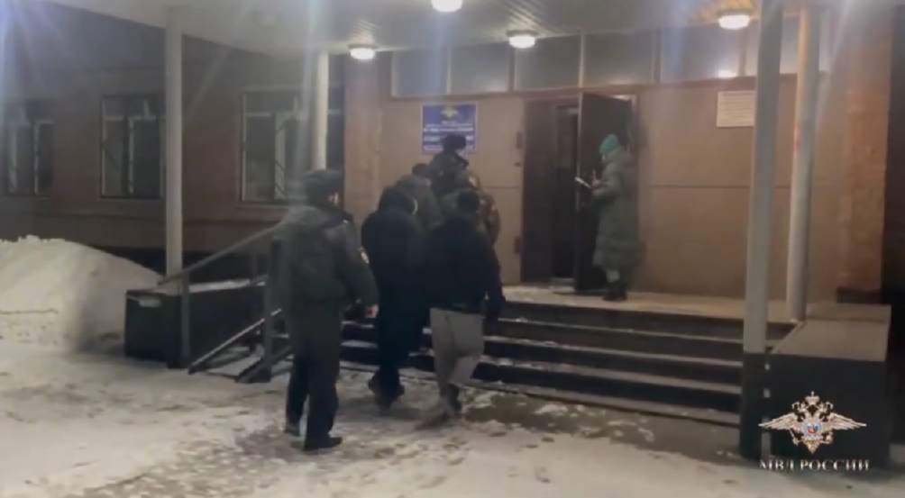 Владимир Колокольцев принял решение наградить сотрудников МУ МВД России «Орское» смотреть онлайн