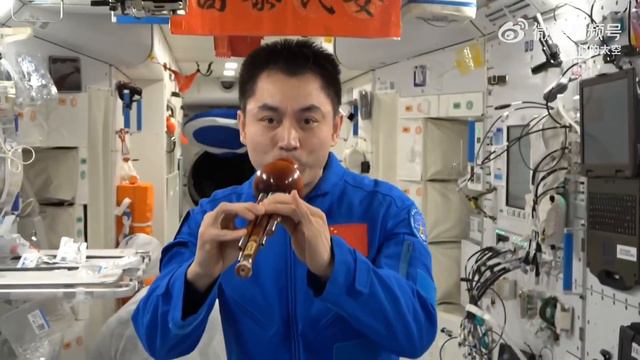 Astronaut Ye Guangfu play cucurbit flute/Hulusi in Tiangong Space Station (CSS) смотреть онлайн