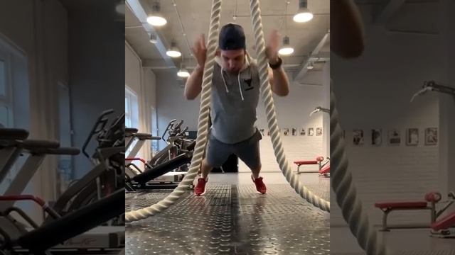 Отжимания с канатами . Для мышц стабилизаторов . Тренировка по боксу .