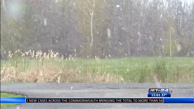 Erie residents react to May snow showers and record low temperatures смотреть онлайн