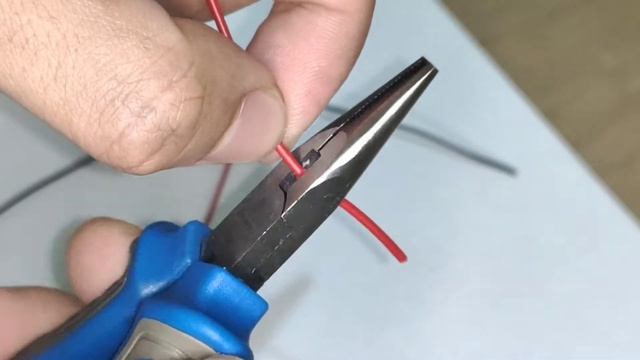 How to strip off a wire using a pliers |Circuitry lesson смотреть онлайн