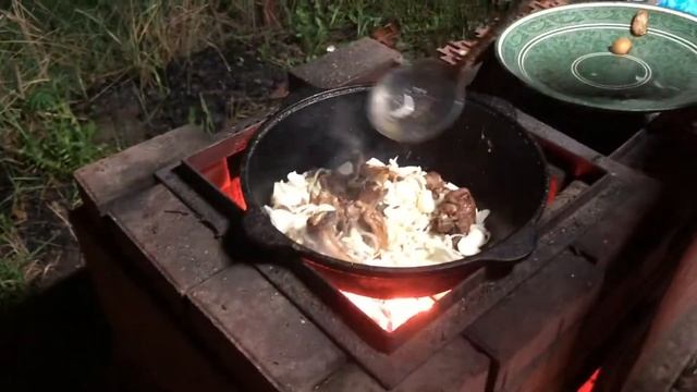 Каре ягнёнка с луком в казане смотреть онлайн