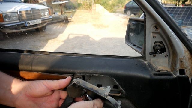 Mercedes Benz W124 - Cómo cambiar / desmontar el revestimiento de las puertas смотреть онлайн