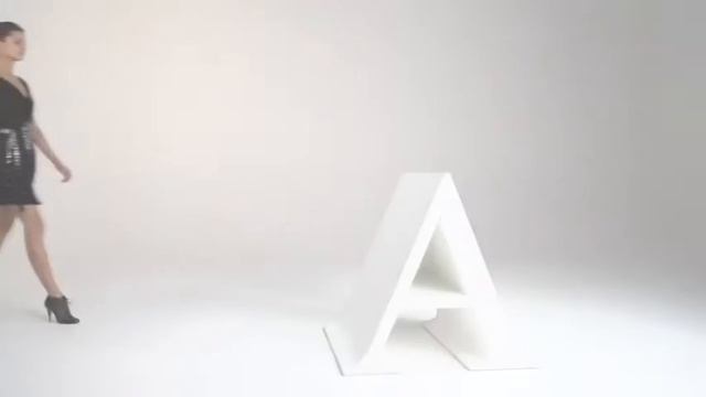 Loris Azzaro - эксклюзивно в бутике Renommee (г. Минск) смотреть онлайн