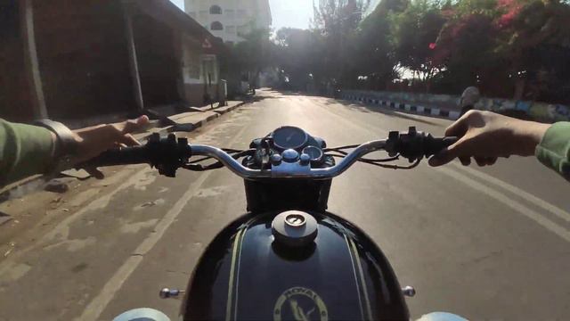 23 YEAR'S OLD ROYAL ENFIELD CLASSIC 350 MILEAGE TEST || BEST RESULT 😍 смотреть онлайн