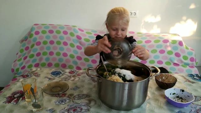 Салат из зеленных помидор. Очень сочный и вкусный салат из зеленных помидор. смотреть онлайн