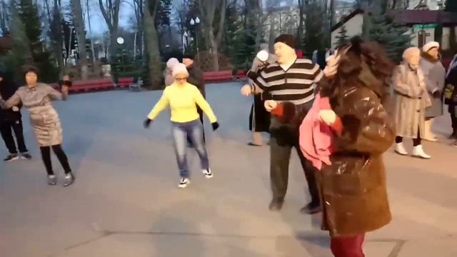 Ну что сказать...Танцы,парк Горького,Харьков. смотреть онлайн