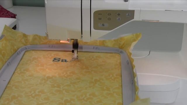 Husqvarna Viking Topaz 20 69 Embroidering a Design смотреть онлайн
