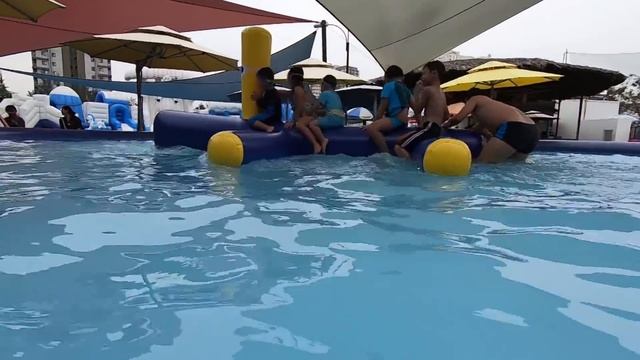 Trẻ Trâu Trốn Mẹ Cưỡi Ngựa Siêu Tốc Trong Công Viên Phao Nước 5 Sao смотреть онлайн