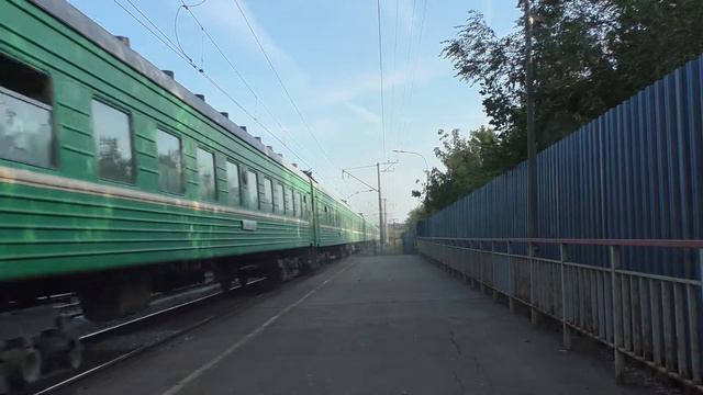 Тепловоз 2ТЭ10У-0115Б с пассажирским поездом 018Й Самара-Бишкек смотреть онлайн