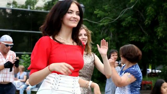Танцевальный баттл в Первомайском сквере. 30.6.2017 (2) смотреть онлайн
