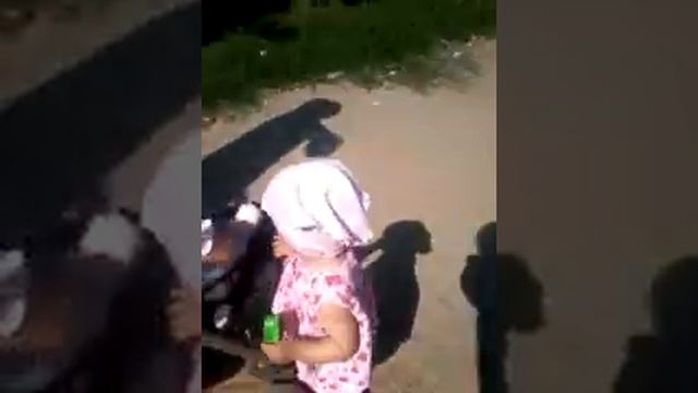 Ира у мадининой коляски.mp4 смотреть онлайн
