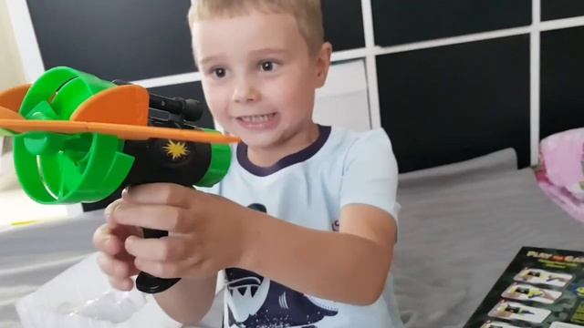 ИГРУШКА АЭРОПЛАН С ПИСТОЛЕТОМ ДЛЯ ЗАПУСКА / ФИКС ПРАЙС смотреть онлайн