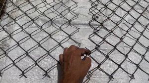 Соединяем два рулона сетки "рабица" - одной рукой!