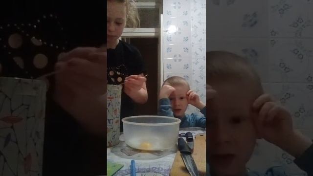Ждите 2 часть кекса в микроволновке) Проверяем лайфхак. смотреть онлайн