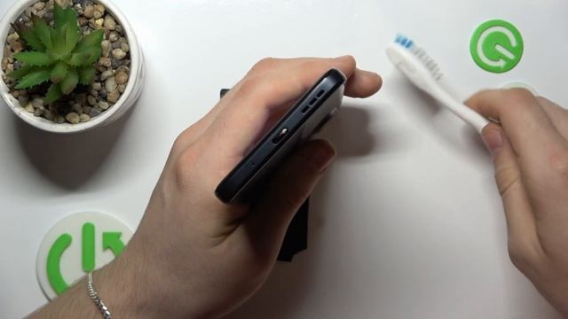 How to use household items on Motorola Moto G23 to Clean USB / Fix USB using only toothbrush on G23 смотреть онлайн