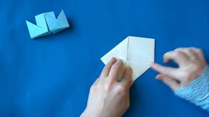 Кораблик из бумаги двухтрубный оригами .