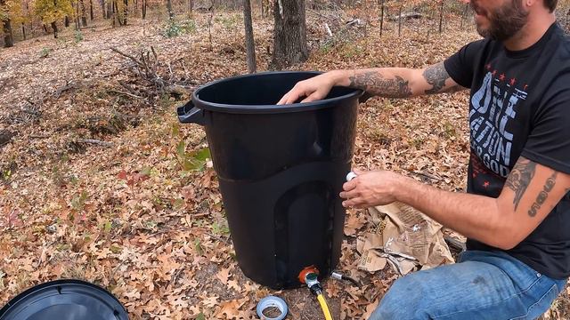 DIY Garbage Can Rain Catchment - No Gutters Needed - Off Grid Living смотреть онлайн