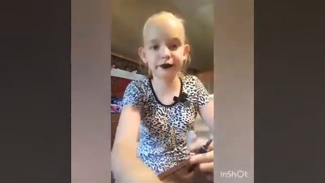 ?СТРАННЫЙ МАКИЯЖ?//ЧЕРНЫЕ ГУБЫ? смотреть онлайн