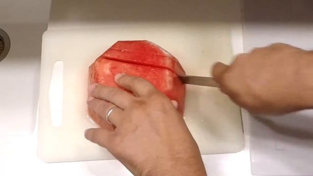 Как порезать Арбуз. Самый простой и красивый способ смотреть онлайн