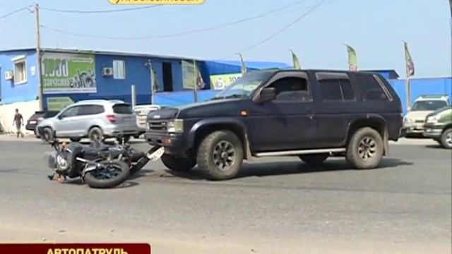 Водитель мотоцикла попал под колеса внедорожника на Выселковой смотреть онлайн