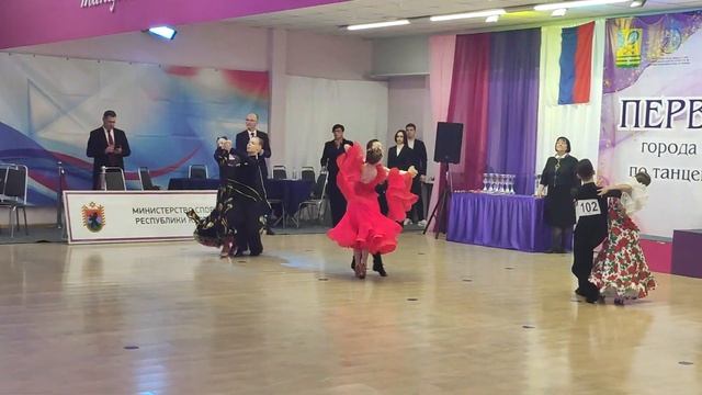 Медленный вальс Уллиев Матвей - Иванова Софья Юниоры 2+1 смотреть онлайн