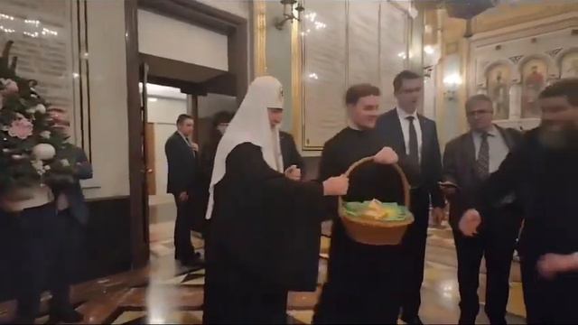 Патриаршие добровольцы поздравили Предстоятеля Русской Православной Церкви с Рождеством Христовым смотреть онлайн