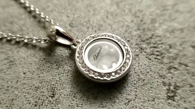 Кулон Chopard с "танцующими" камнями смотреть онлайн