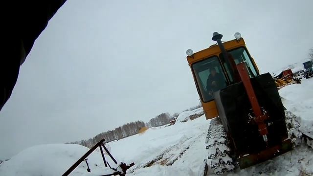 ДТ-75 МЛ. Пуск в холодных условиях. смотреть онлайн
