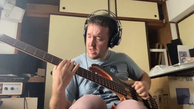 funky bass with a pick смотреть онлайн