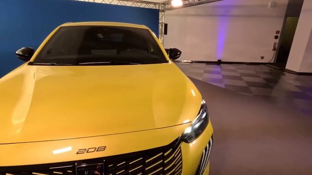Peugeot 208 my 2023 | Restyling GRAFFIANTE e nuovo mild-hybrid смотреть онлайн