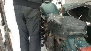 Заводим УРАЛ 8.103 Зимой. В 30 градусный МОРОЗ.