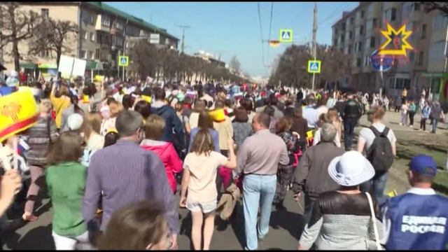 Более 30 тысяч чебоксарцев вышли на первомайскую демонстрацию смотреть онлайн