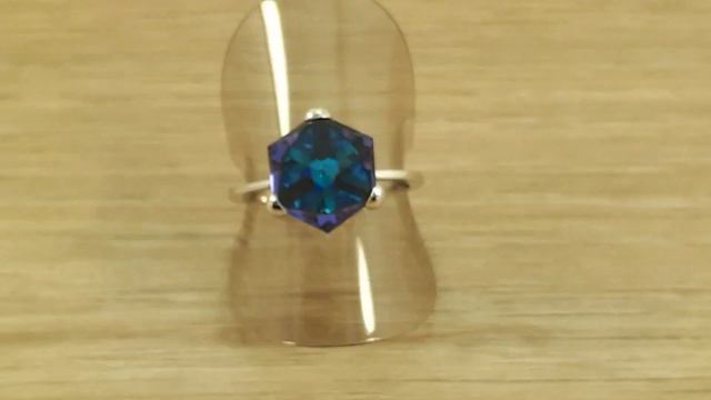 Серебряное кольцо Кубик Сваровски 4757р BB сине-фиолетовый смотреть онлайн