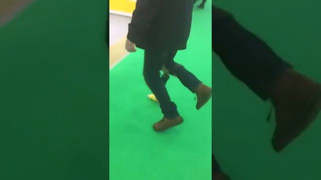 Хождение на протезе бедра человека без ампутации. смотреть онлайн